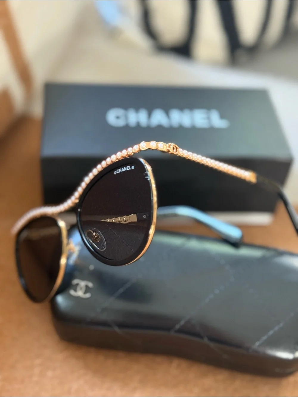 CHANEL elegant sunglasses